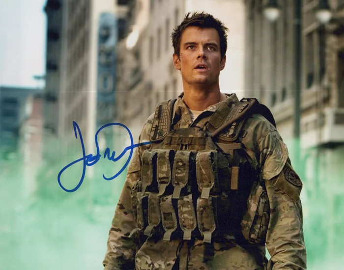 Josh Duhamel autograph