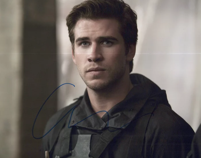 Liam Hemsworth autograph