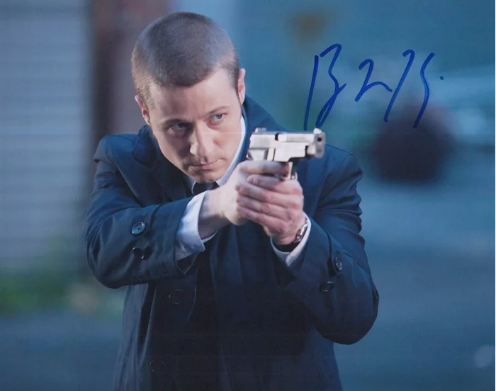 Benjamin McKenzie autograph