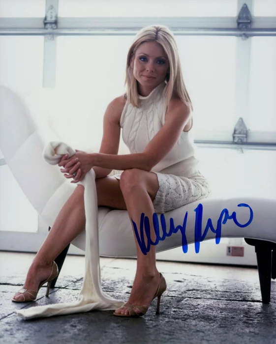 Kelly Ripa autograph