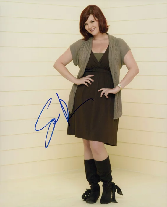 Sara Rue autograph