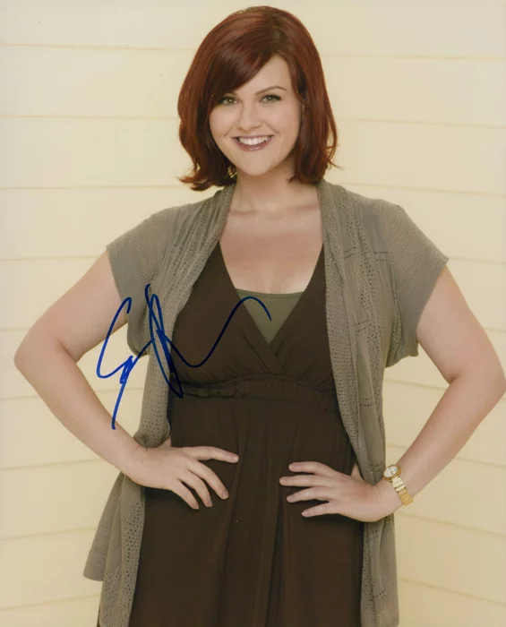 Sara Rue autograph