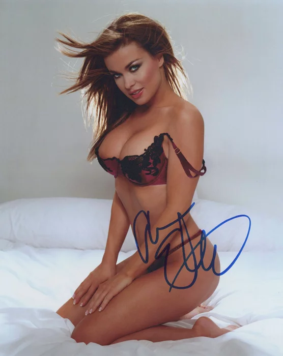Carmen Electra autograph