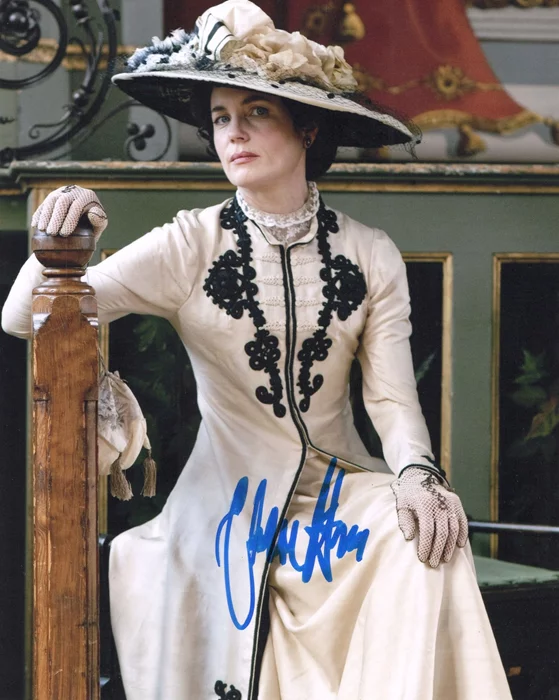 Elizabeth McGovern autograph