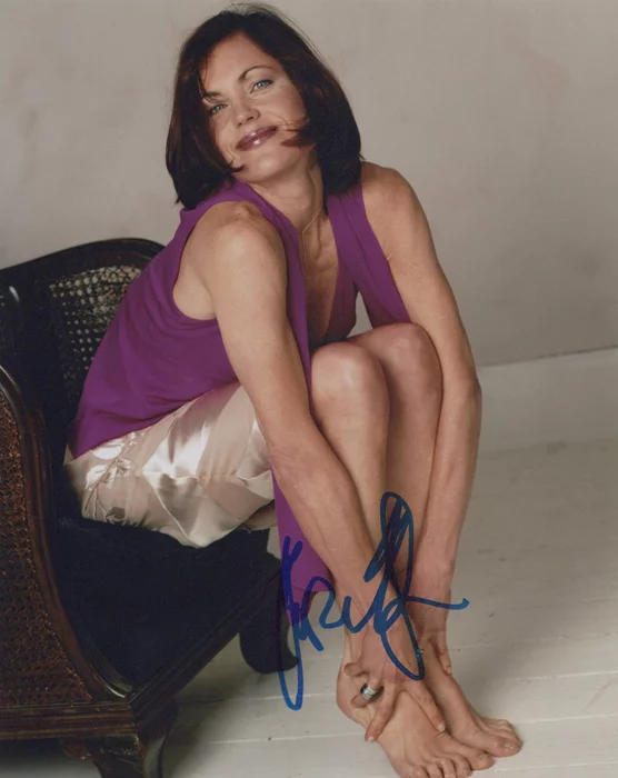 Elizabeth McGovern autograph