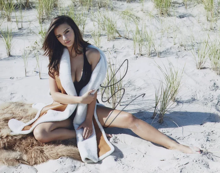 Emily Ratajkowski autograph