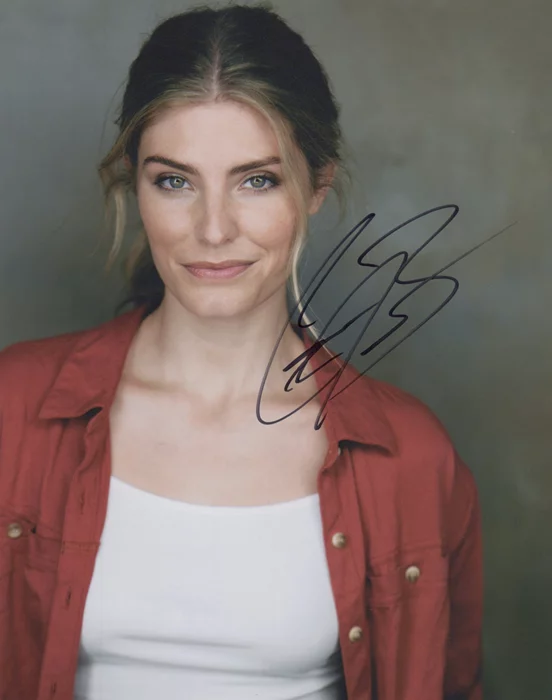 Caitlin Bassett autograph