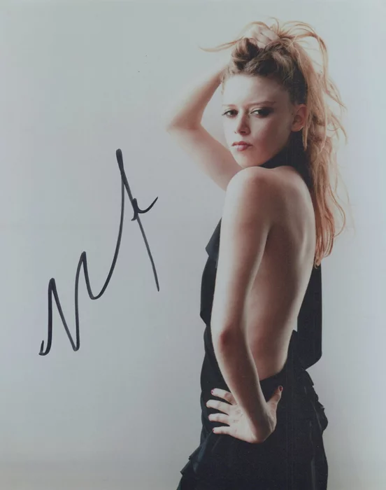 Natasha Lyonne autograph