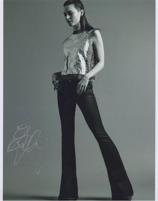 Lydia Wilson autograph