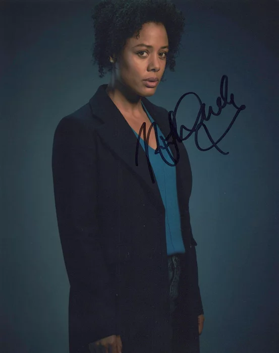 Nina Toussaint-White autograph