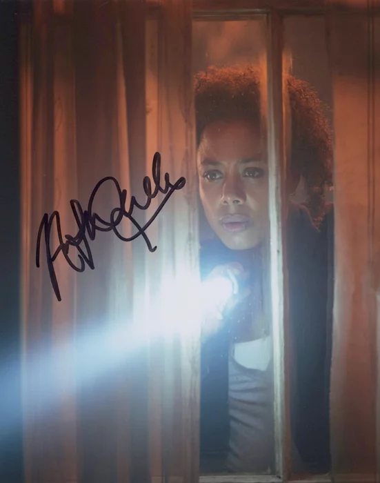 Nina Toussaint-White autograph