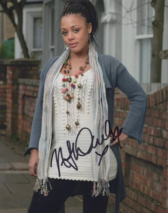 Nina Toussaint-White autograph