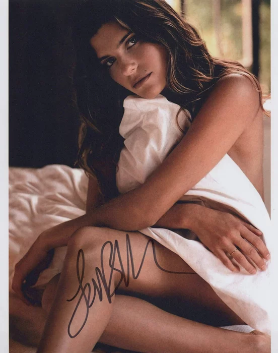Lake Bell autograph