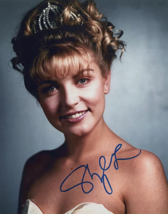 Sheryl Lee autograph