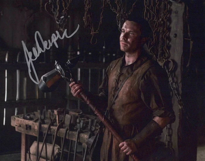 Joe Dempsie autograph