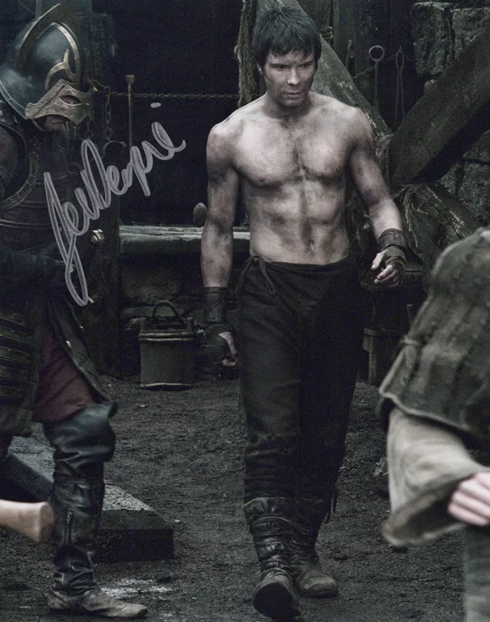 Joe Dempsie autograph