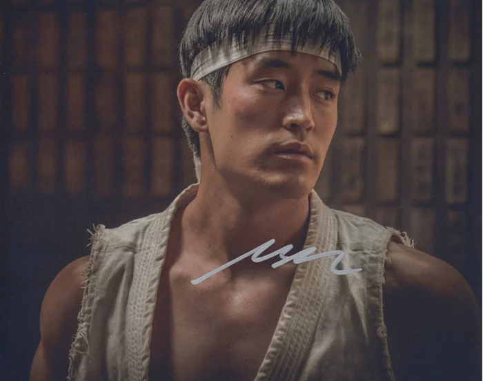 Mike Moh autograph