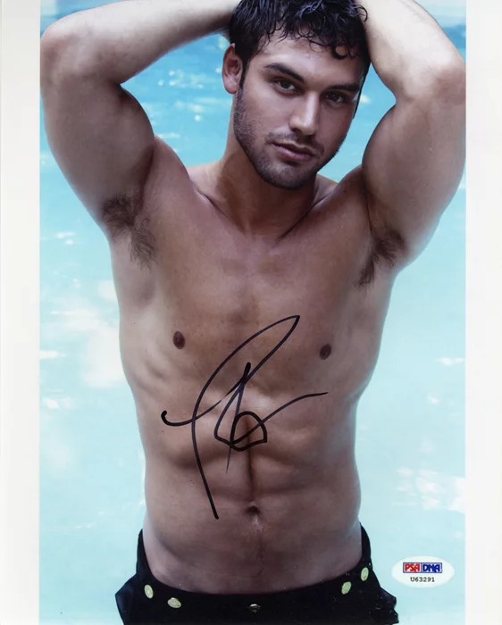 Ryan Guzman autograph