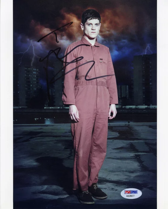 Iwan Rheon autograph