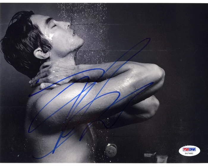 Daniel Henney autograph