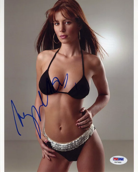 Amy Nuttall autograph