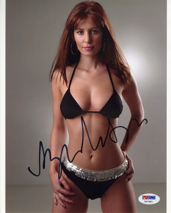 Amy Nuttall autograph