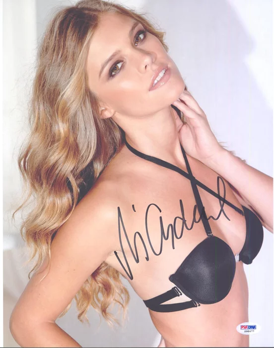 Nina Agdal autograph