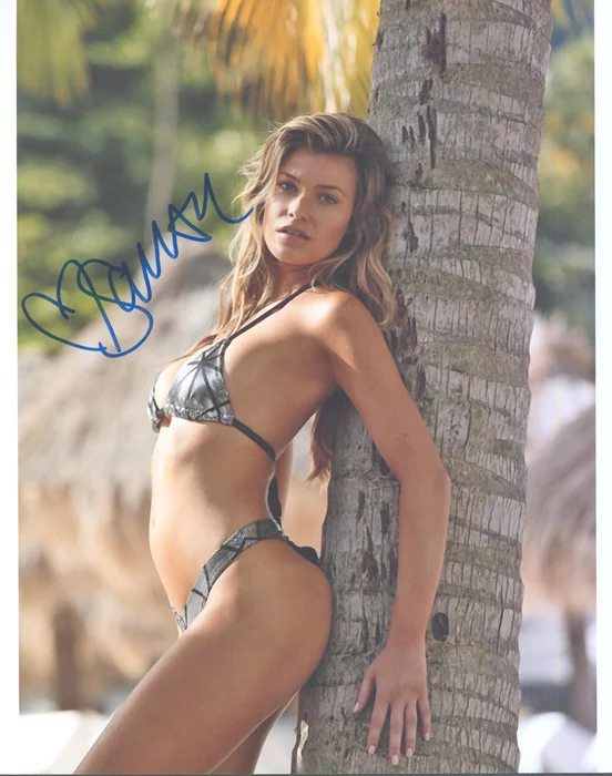 Samantha Hoopes autograph