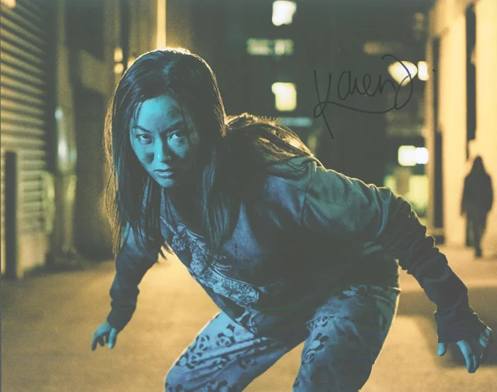 Karen Fukuhara autograph