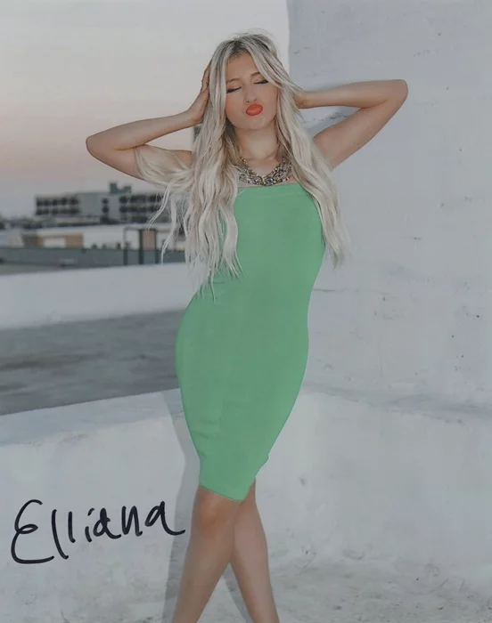 Elliana Walmsley autograph