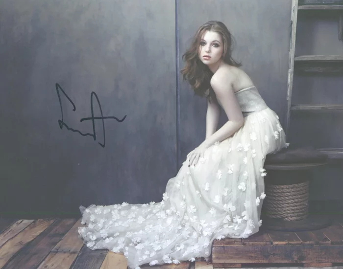 Sammi Hanratty autograph