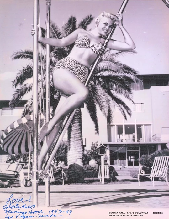 Gloria Pall autograph