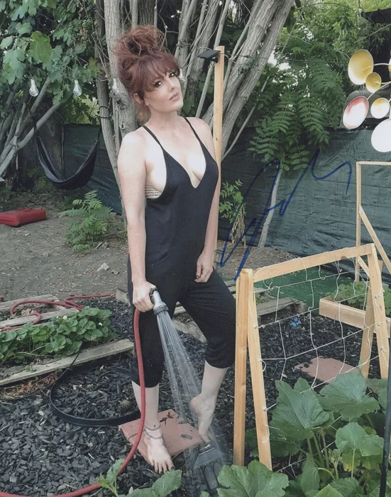 Jenae Noonan autograph