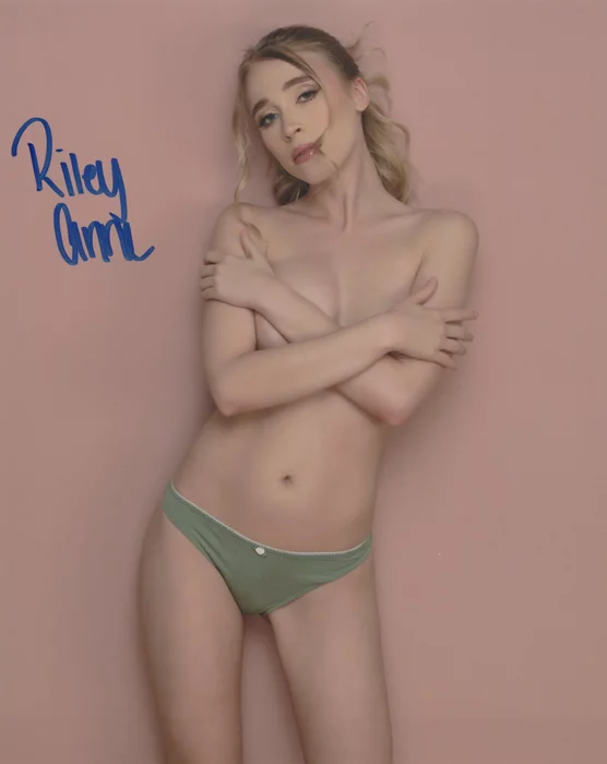 Riley Anne autograph