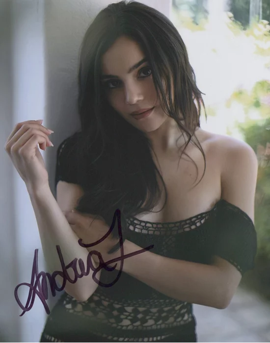 Andrea Londo autograph