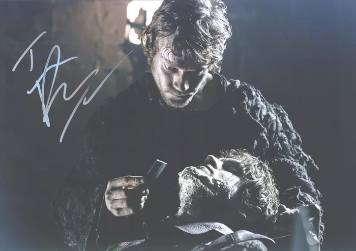 Iwan Rheon autograph