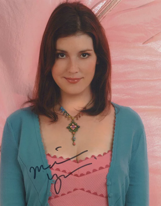 Melanie Lynskey autograph
