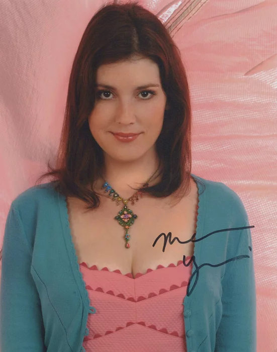 Melanie Lynskey autograph