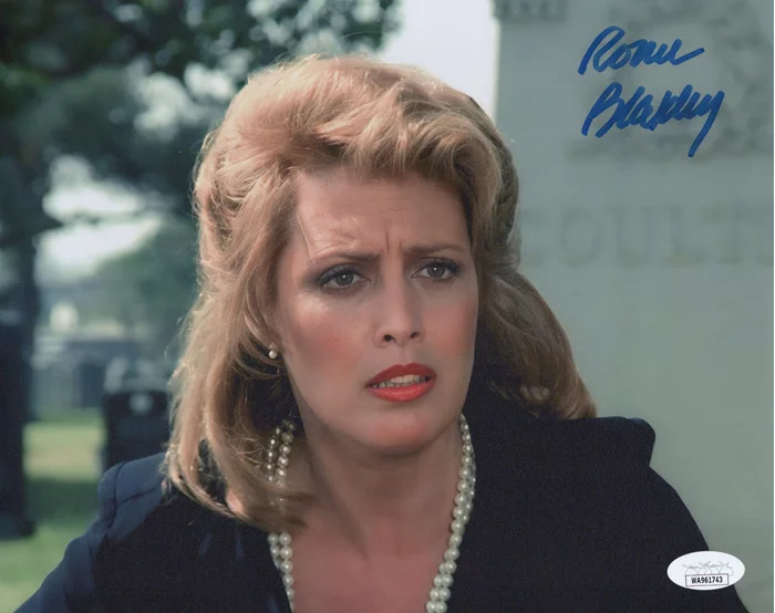 Ronee Blakely autograph