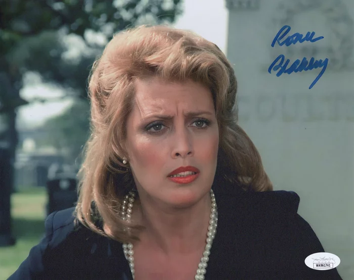 Ronee Blakely autograph