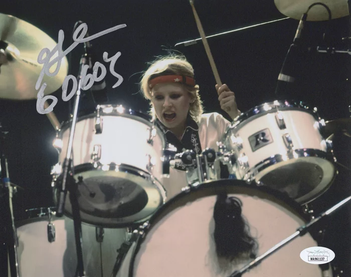 Gina Schock autograph