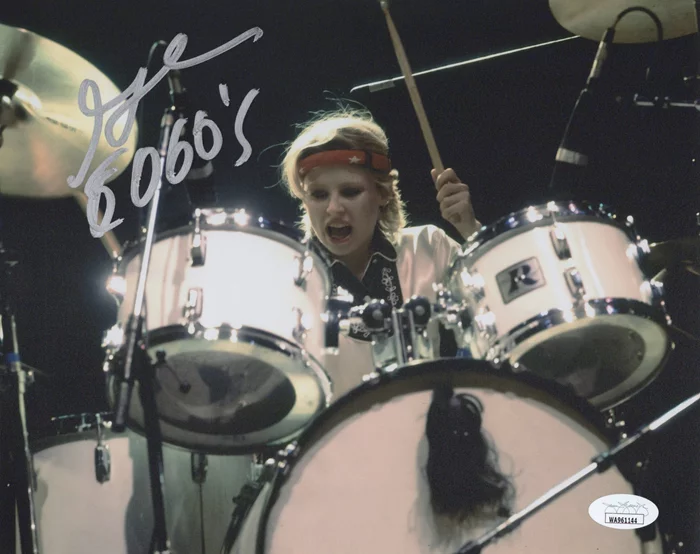 Gina Schock autograph