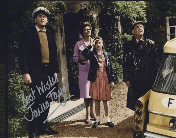 Janina Faye autograph