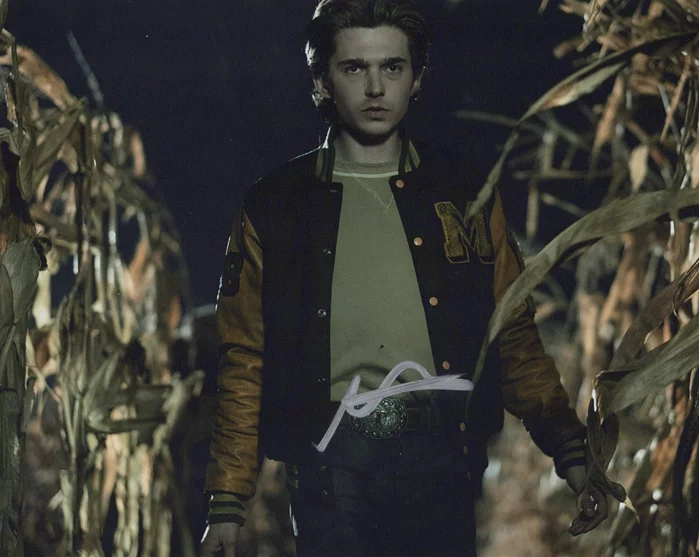 Austin Abrams autograph