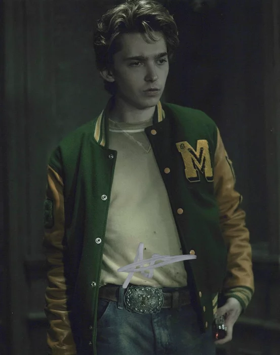 Austin Abrams autograph