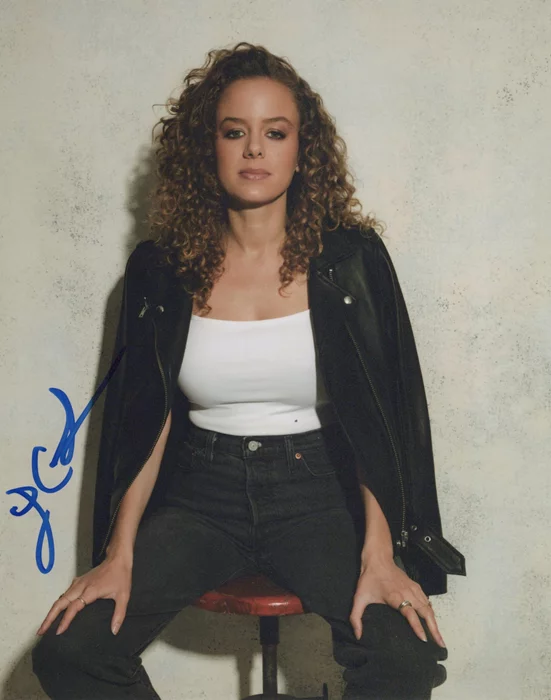 Laura Chinn autograph