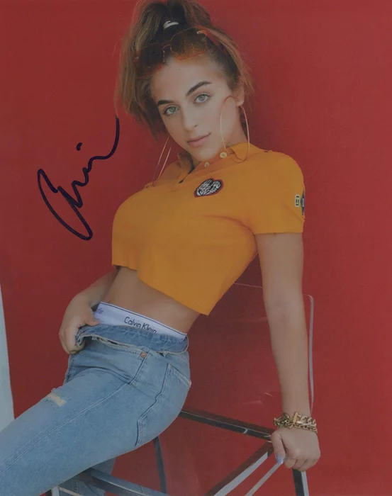 Ariel Martin autograph