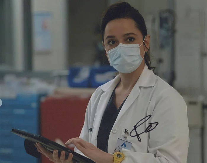 Emma Ramos autograph