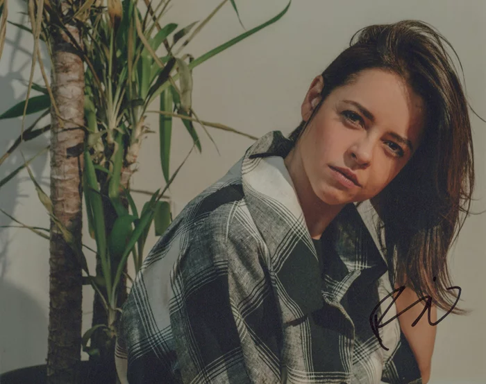 Emma Ramos autograph