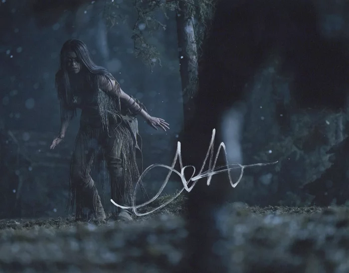 Amber Midthunder autograph